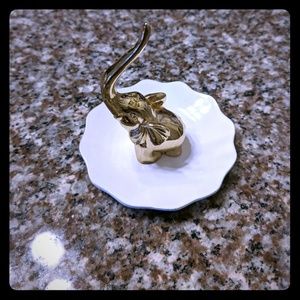 Elephant ring holder